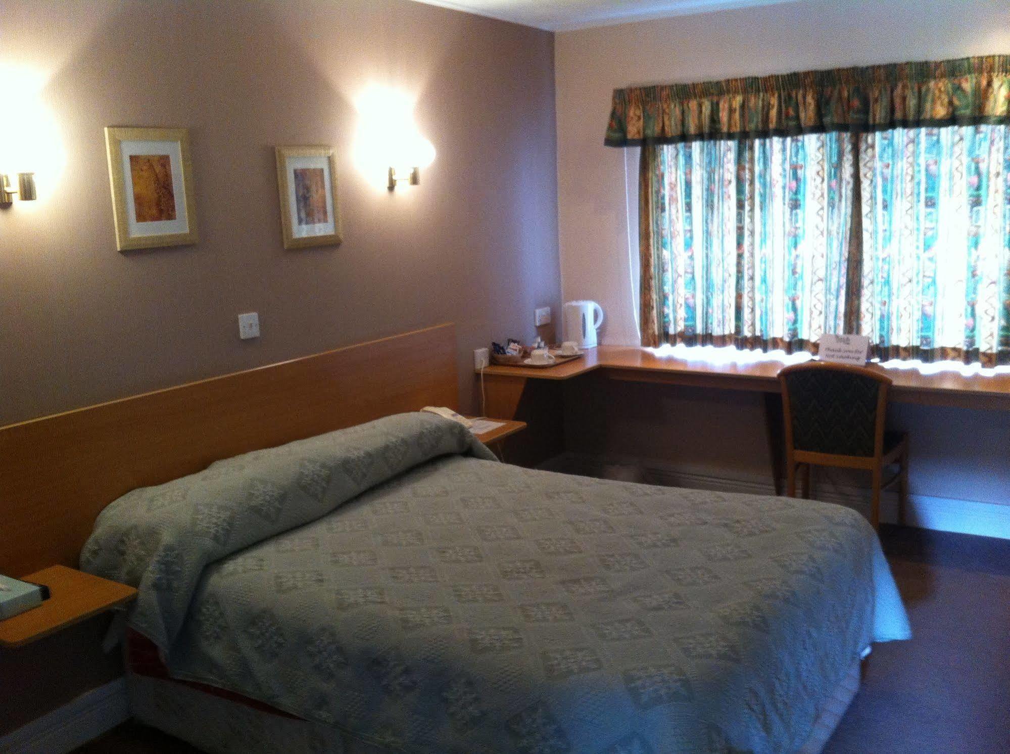 The Town & Country Lodge Dundry Exteriér fotografie